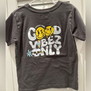 Gray Graphic Tee with Good Vibes Print